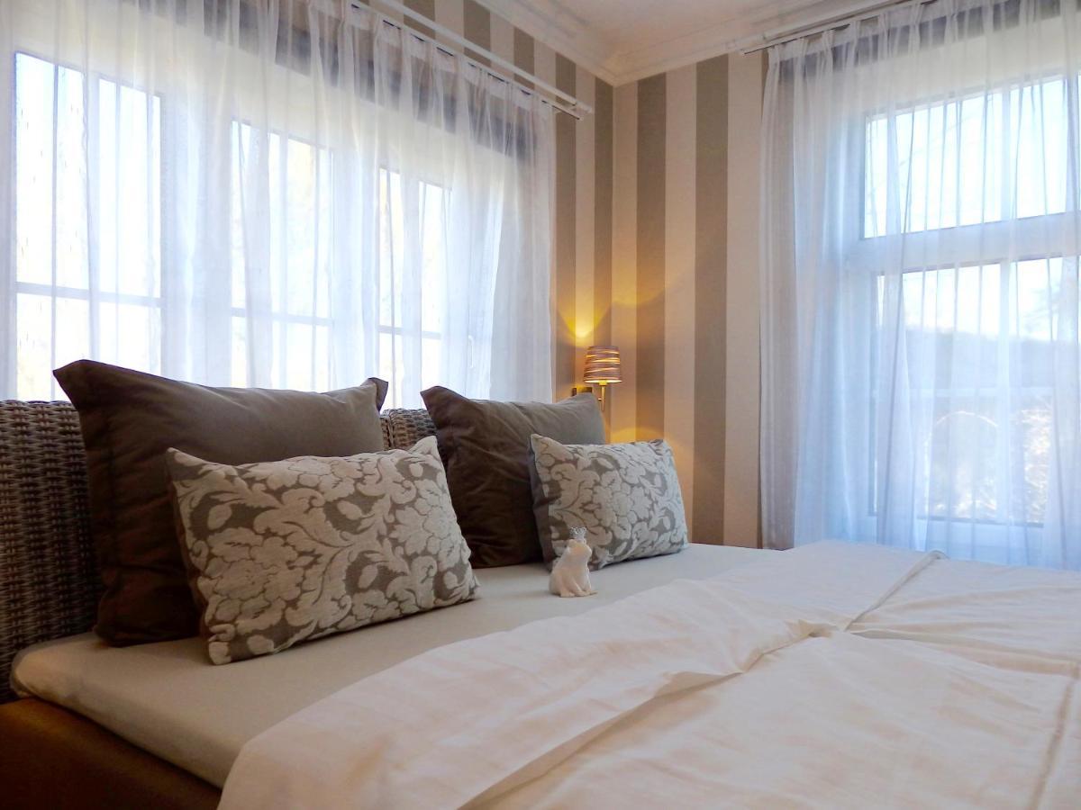 Strandhotel Villa Louisa & Appartementhaeuser Villa Josephine Und Villa Christine يوليوسروه المظهر الخارجي الصورة