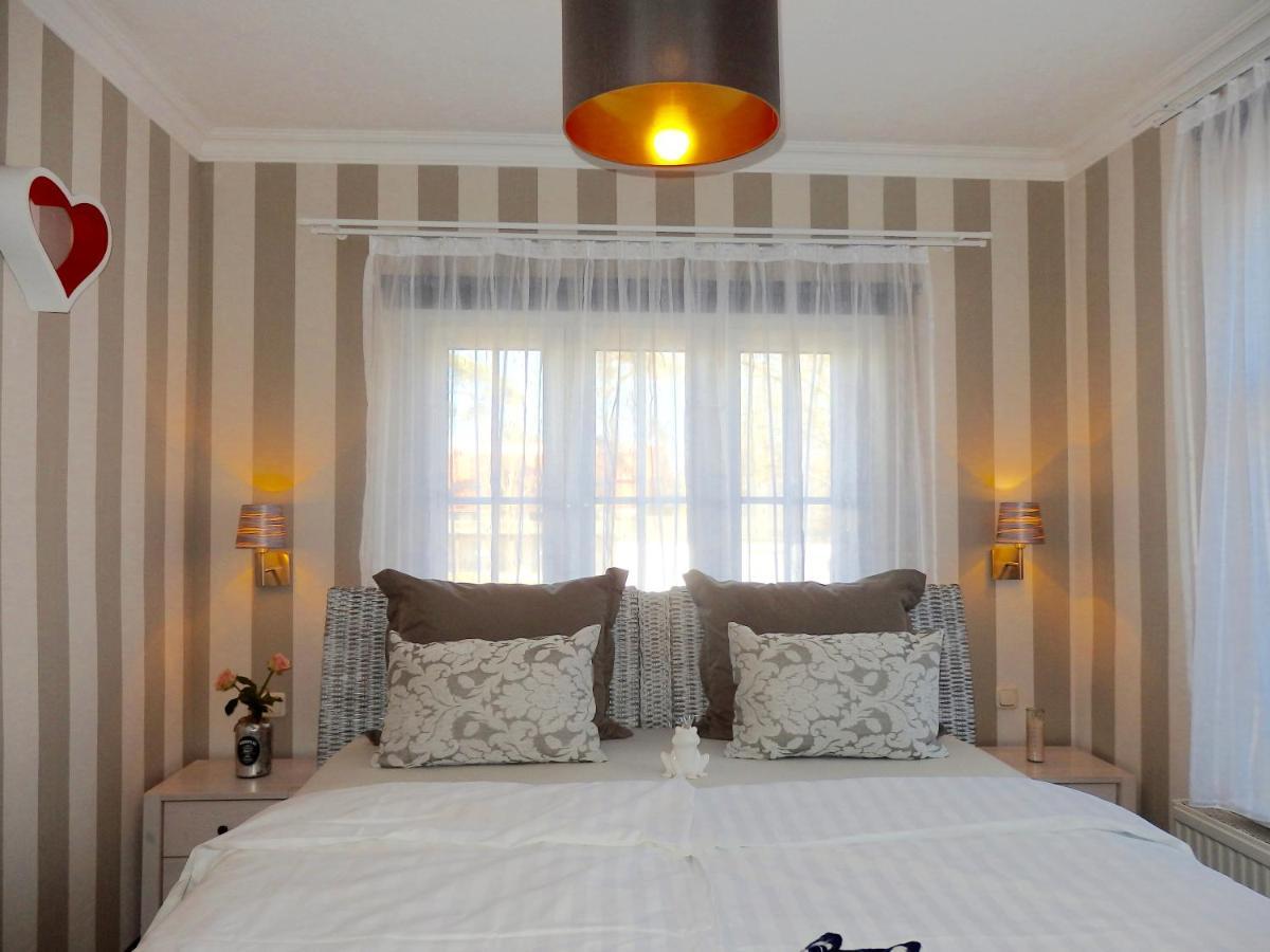 Strandhotel Villa Louisa & Appartementhaeuser Villa Josephine Und Villa Christine يوليوسروه المظهر الخارجي الصورة