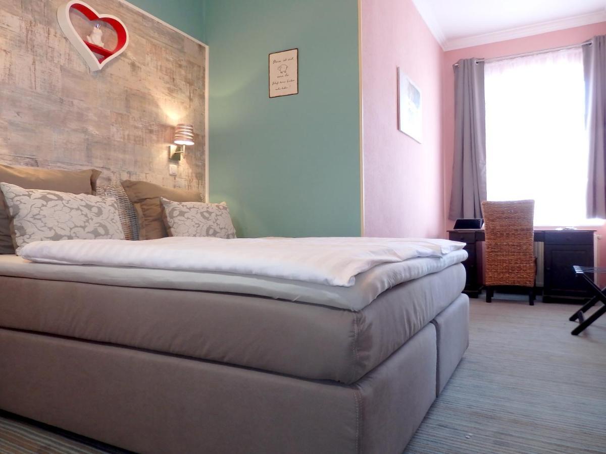 Strandhotel Villa Louisa & Appartementhaeuser Villa Josephine Und Villa Christine يوليوسروه المظهر الخارجي الصورة