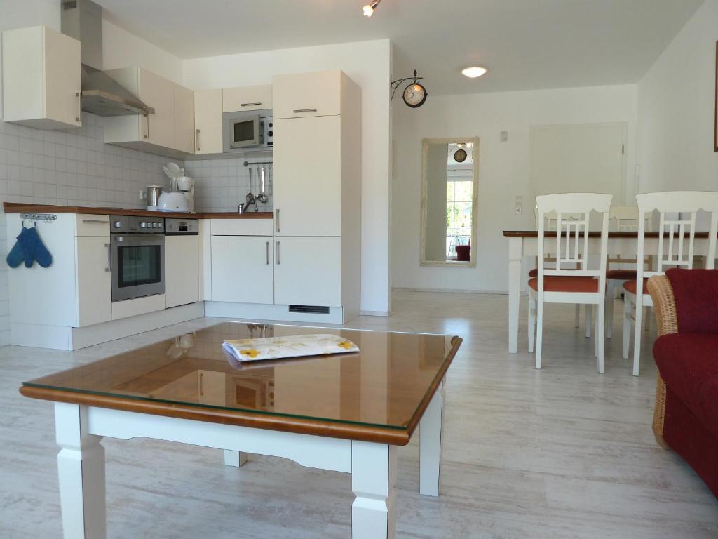 Strandhotel Villa Louisa & Appartementhaeuser Villa Josephine Und Villa Christine يوليوسروه الغرفة الصورة